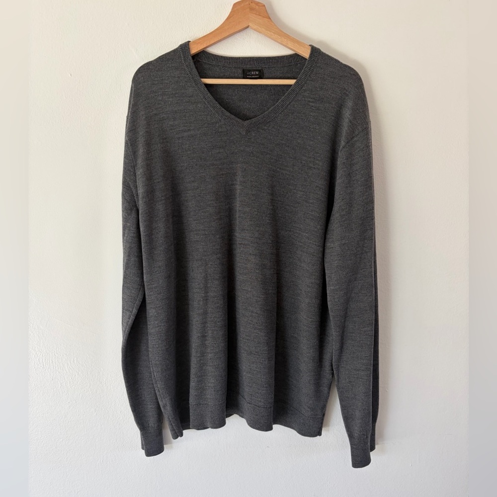 J. Crew Grey 100% Merino Wool Men’s V-Neck Knit Sweater Size XLT